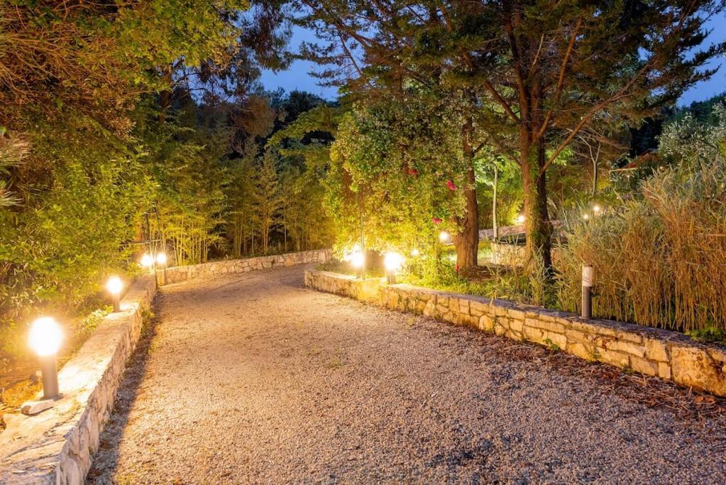 Pure Nature Haven By The Sea With Hot Tub Počitniška hiša