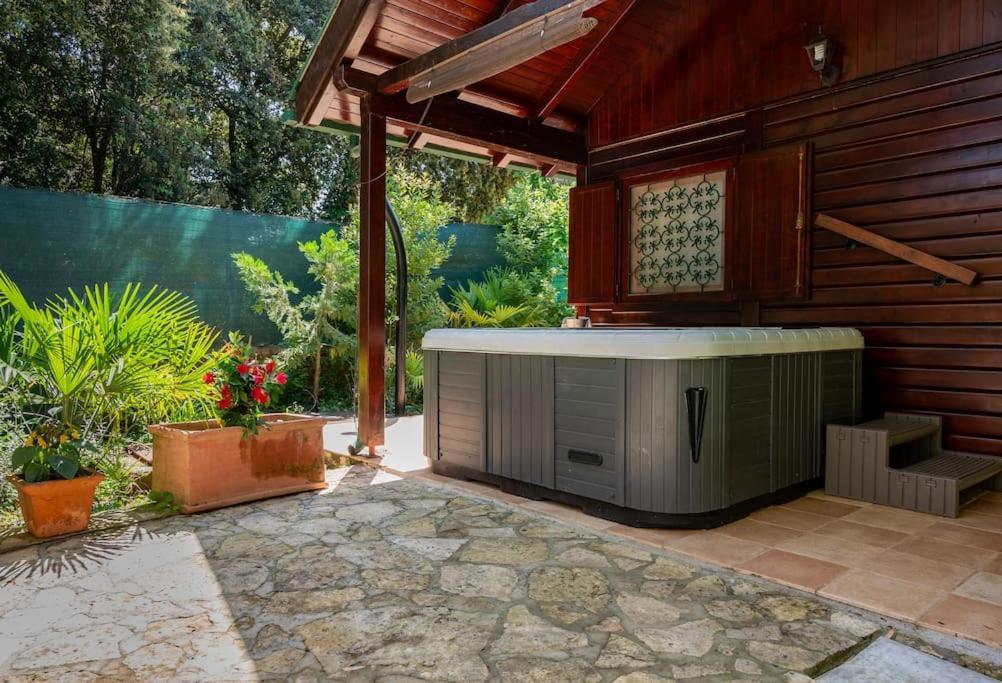Pure Nature Haven By The Sea With Hot Tub Počitniška hiša *